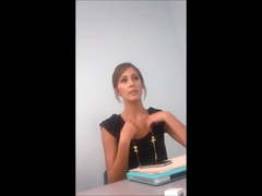 Upskirt reunion de travail